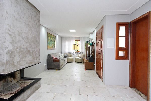 Casa em Porto Alegre, no bairro Hípica, com 3 dormitório(s), e 3 banheiros, à venda.