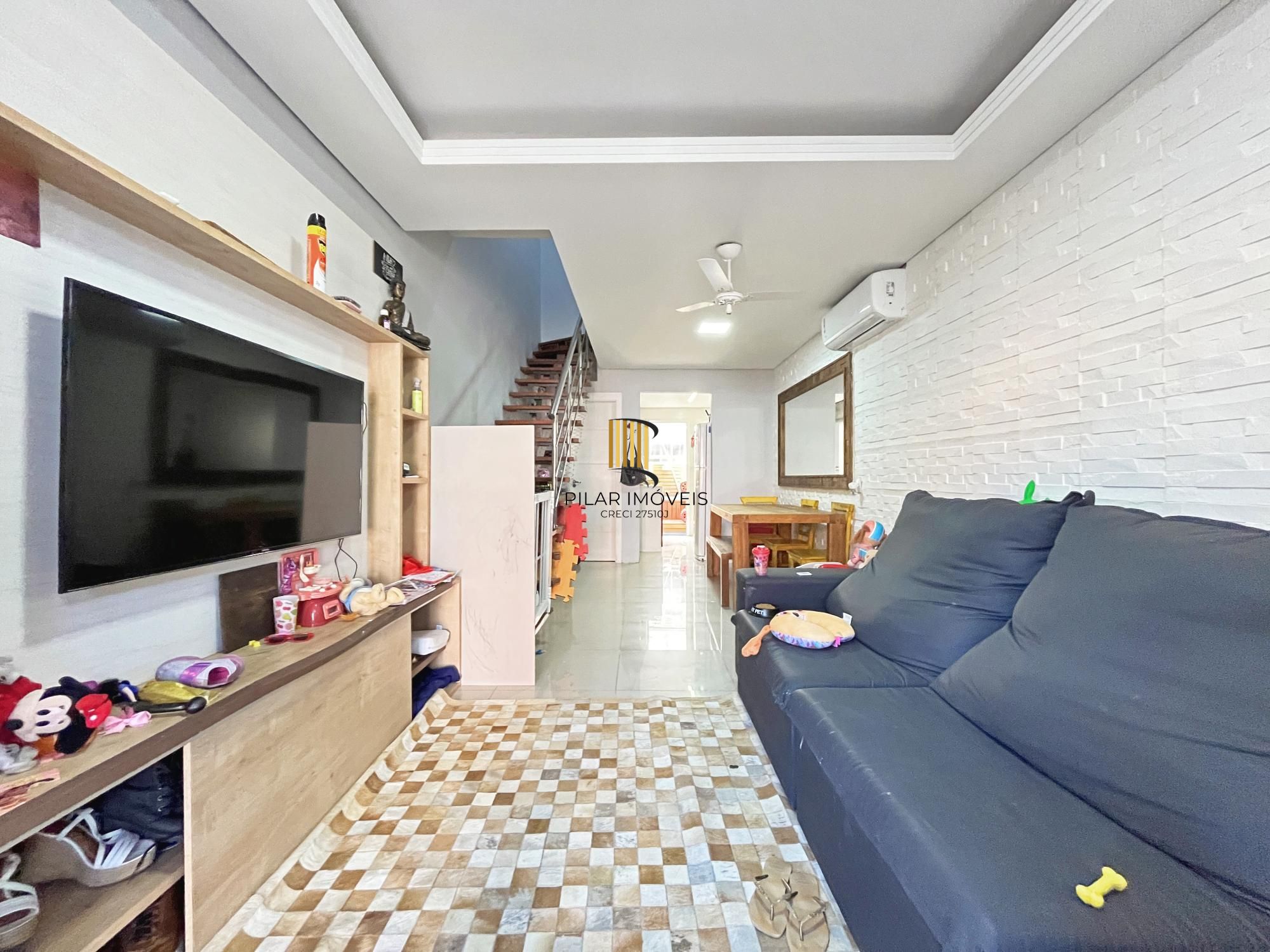Casa 2 dormitórios no bairro Hípica