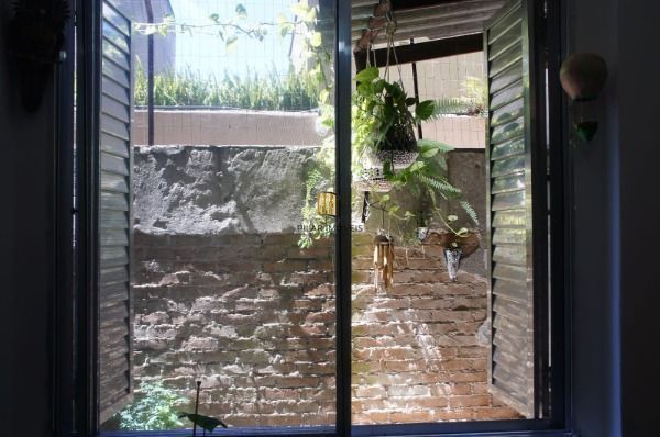 Apartamento em Porto Alegre, no bairro Centro Histórico, com 2 dormitório(s), e 2 banheiros, à venda.