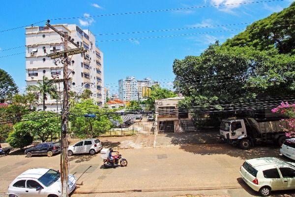 Apartamento em Porto Alegre, no bairro Petrópolis, com 3 dormitório(s), e 3 banheiros, à venda.