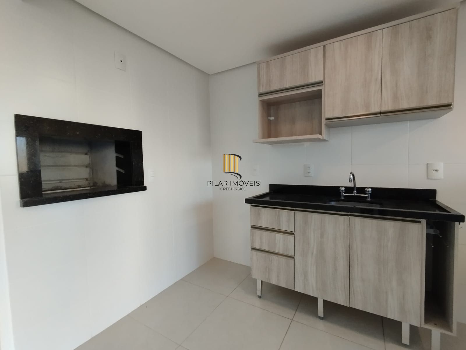 Apartamento, 2 quartos, com 01 suíte, bem localizado, bairro Tristeza.