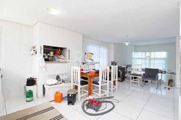 Casa em Porto Alegre, no bairro Aberta dos Morros, com 3 dormitório(s), e 3 banheiros, à venda.