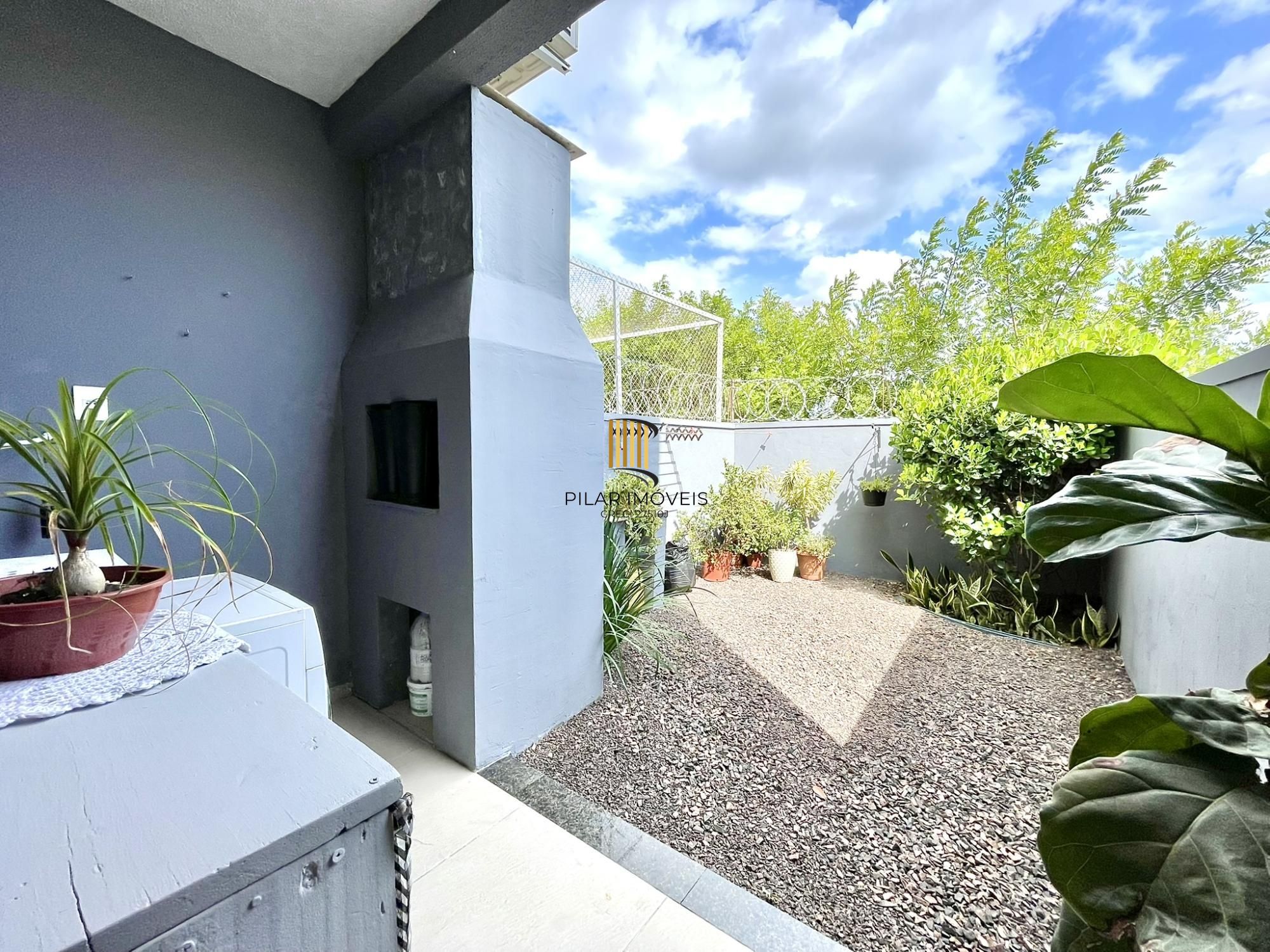 Casa 2 dormitórios no bairro Hípica