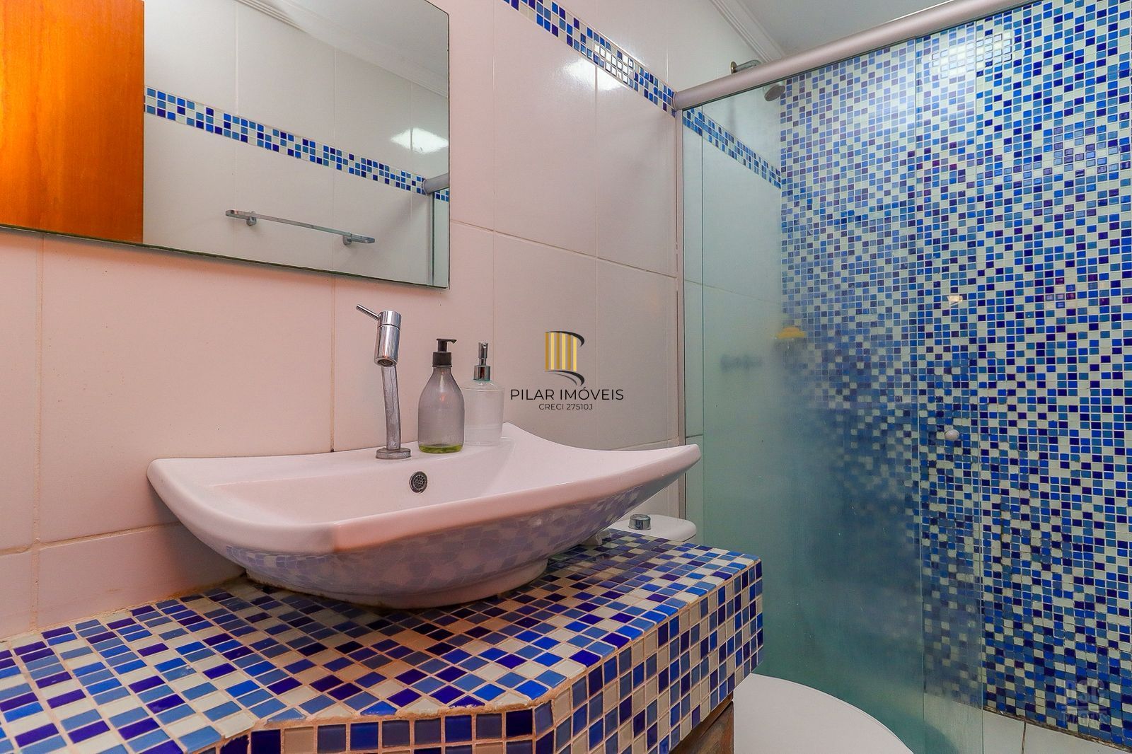 Casa em Porto Alegre, no bairro Hípica, com 3 dormitório(s), à venda.