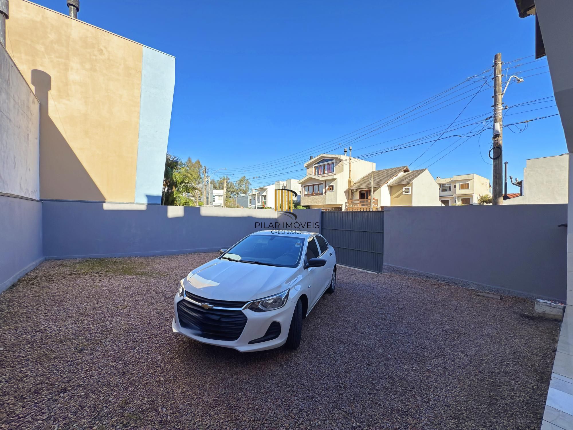 Sobrado a venda no Bairro Hipica de Porto alegre com 04 dormitórios sendo 01 suite