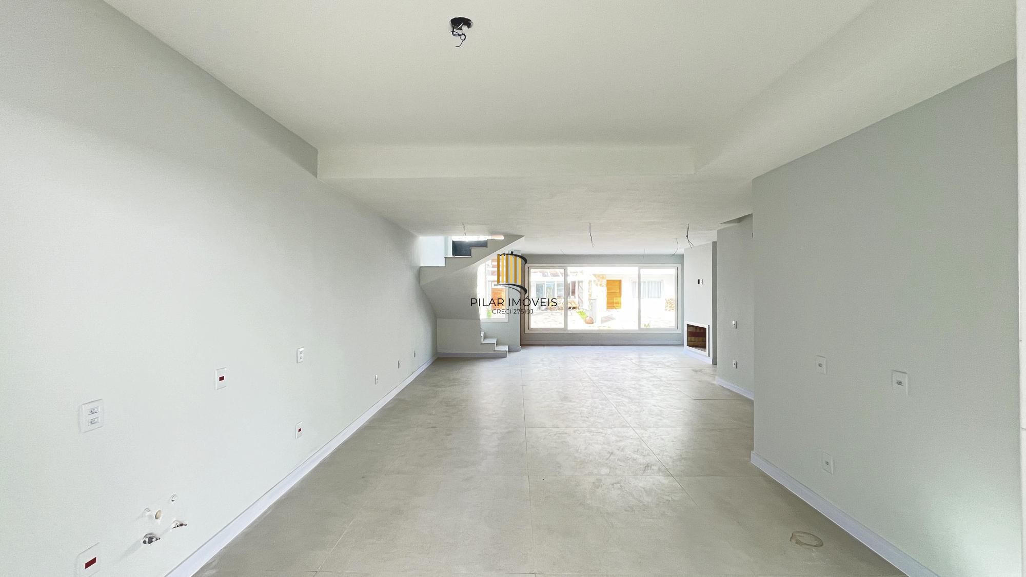 Casa 4 dormitórios( 1 dorm térreo) no Condomínio Villa Amalfi, na zona sul de Porto Alegre.