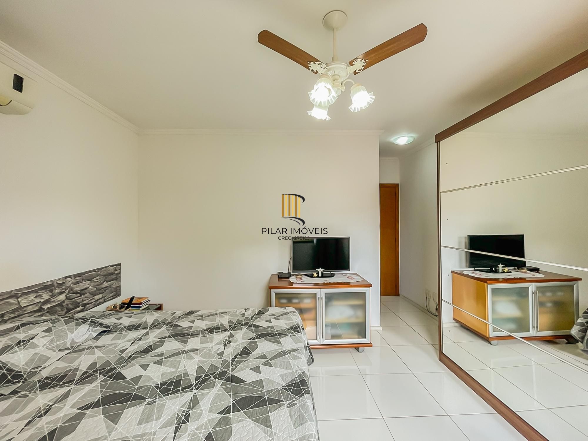 Casa 3 dormitórios no bairro Hípica