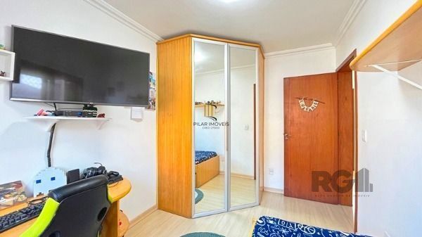 Casa em Porto Alegre, no bairro Hípica, com 3 dormitório(s), e 3 banheiros, à venda.