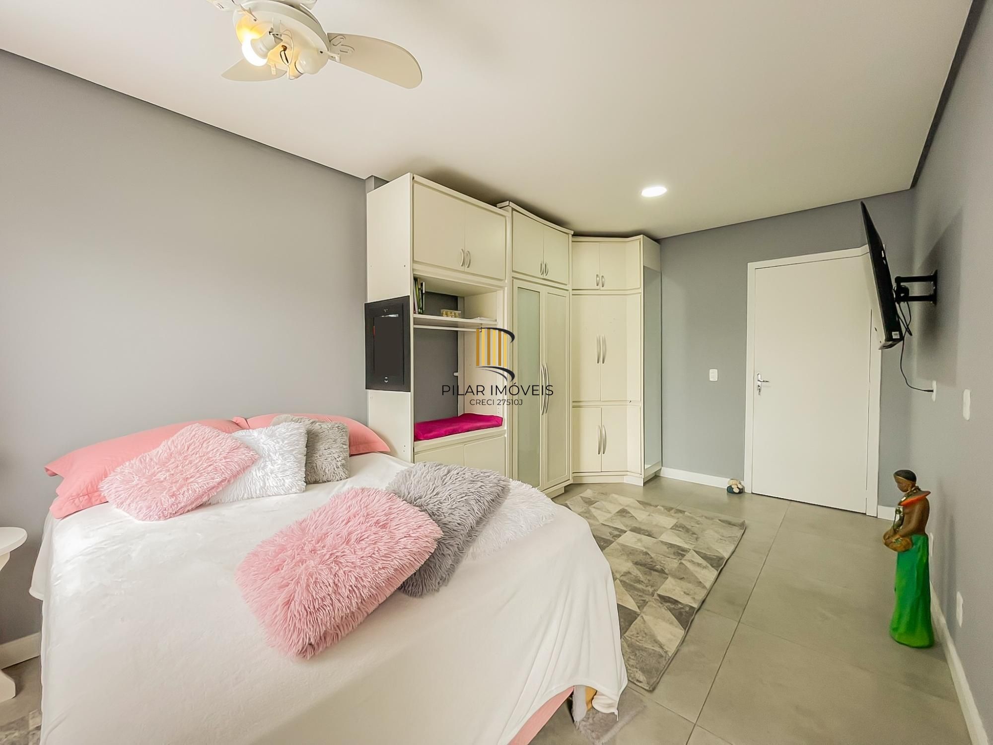 Casa 3 dormitórios no bairro Hípica