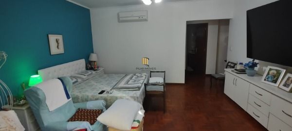Casa em Porto Alegre, no bairro Jardim Isabel, com 5 dormitório(s), e 5 banheiros, à venda.