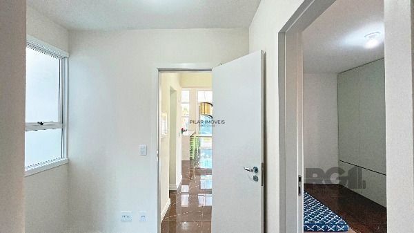 Casa Condominio em Porto Alegre, no bairro Hípica, com 3 dormitório(s), e 3 banheiros, à venda.