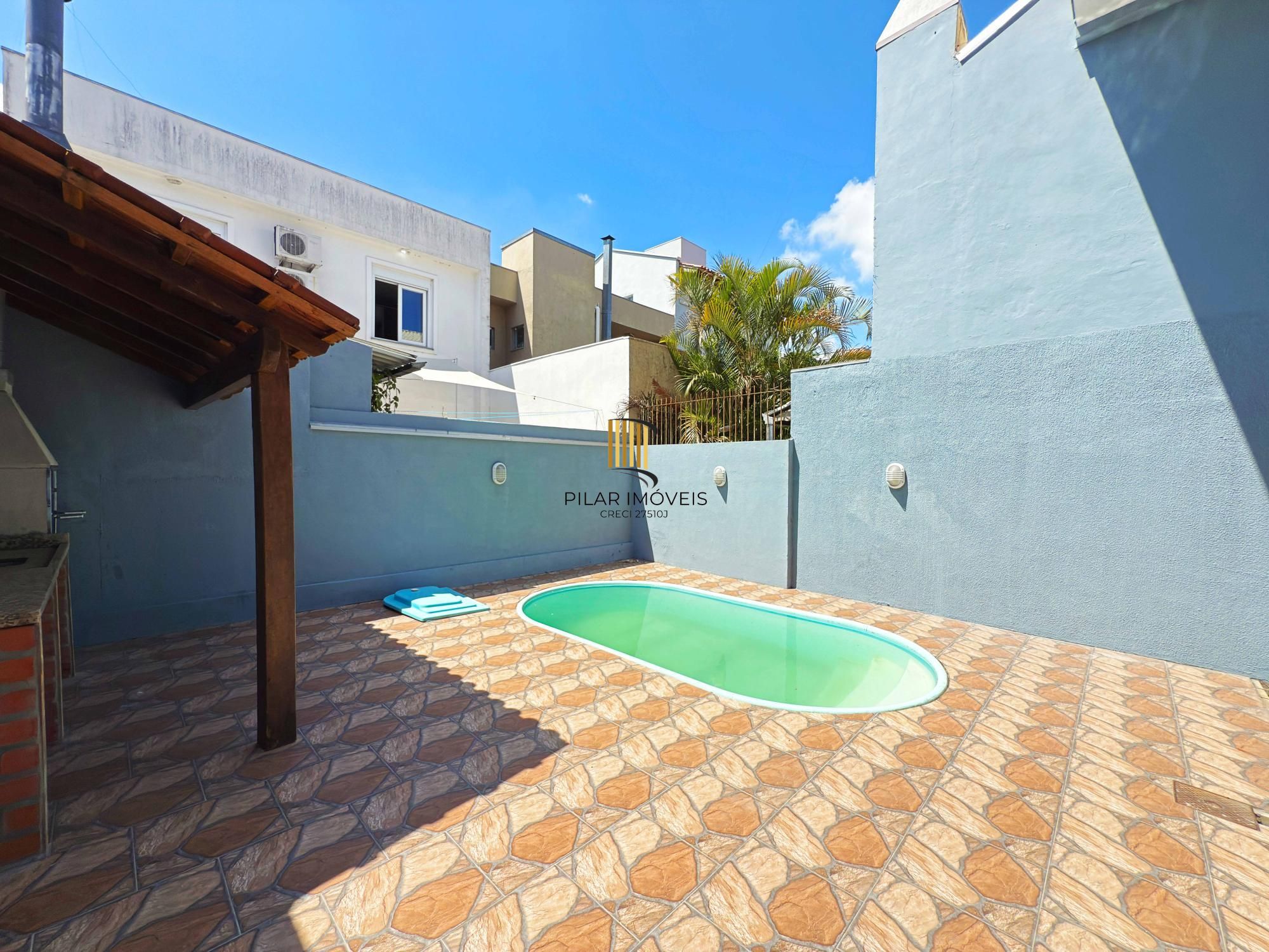 Casa 2 dormitórios no bairro Hípica