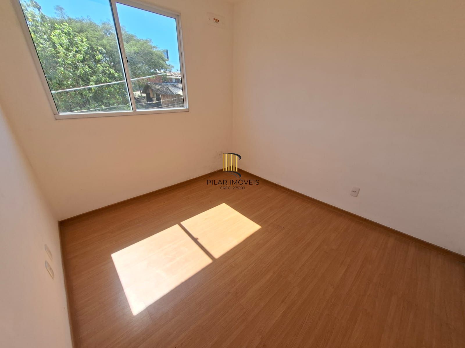 Apartamento de 02 dormitorios com vaga de garagem no bairro Cavalhada- VENDA!!