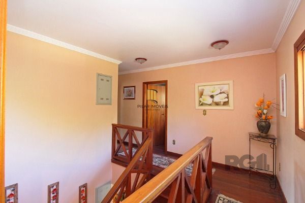 Casa em Porto Alegre, no bairro Ipanema, com 3 dormitório(s), e 3 banheiros, à venda.