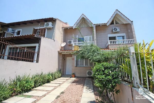 Casa para Venda - 78m², 3 dormitórios, sendo 1 suites, 2 vagas - Guarujá