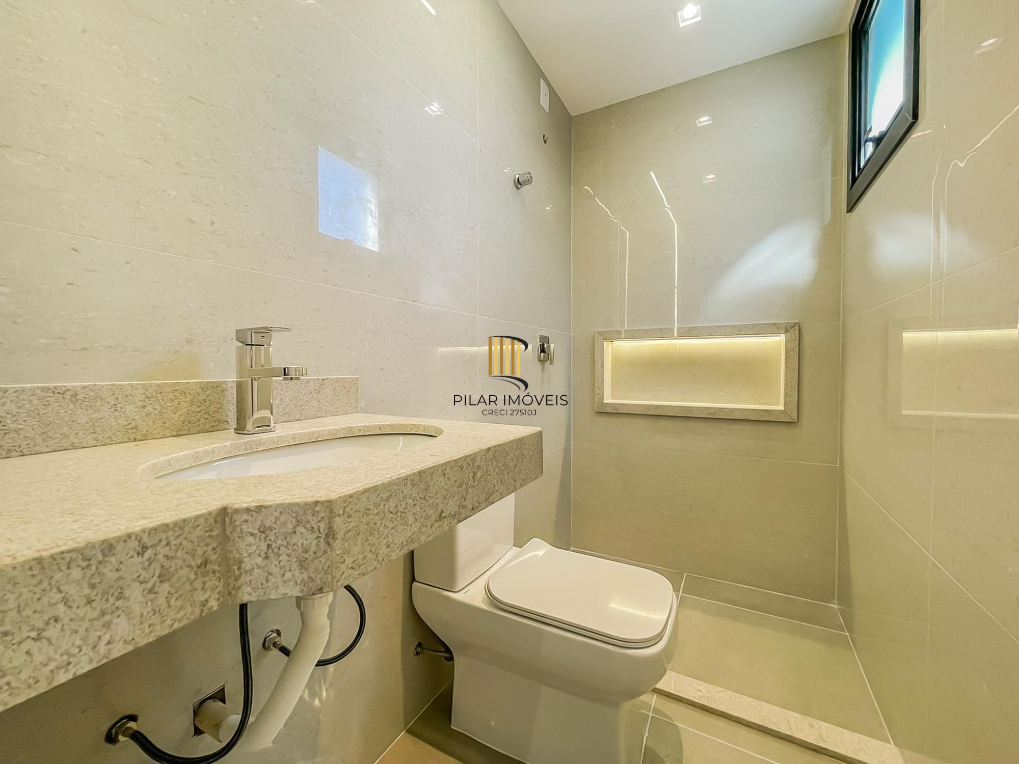 Casa 3 dormitórios no bairro Hípica