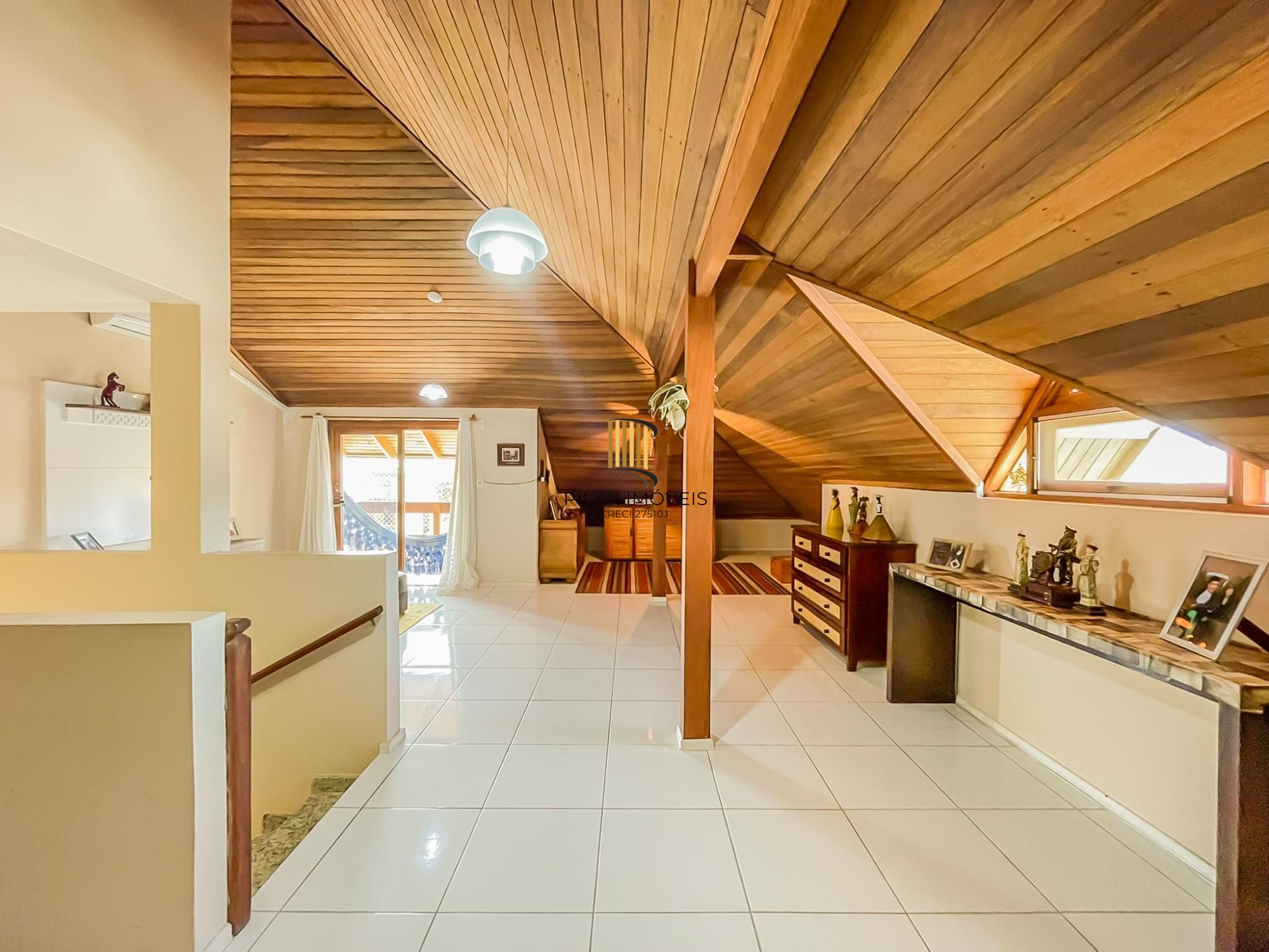 Casa 3 dormitórios no bairro Hípica