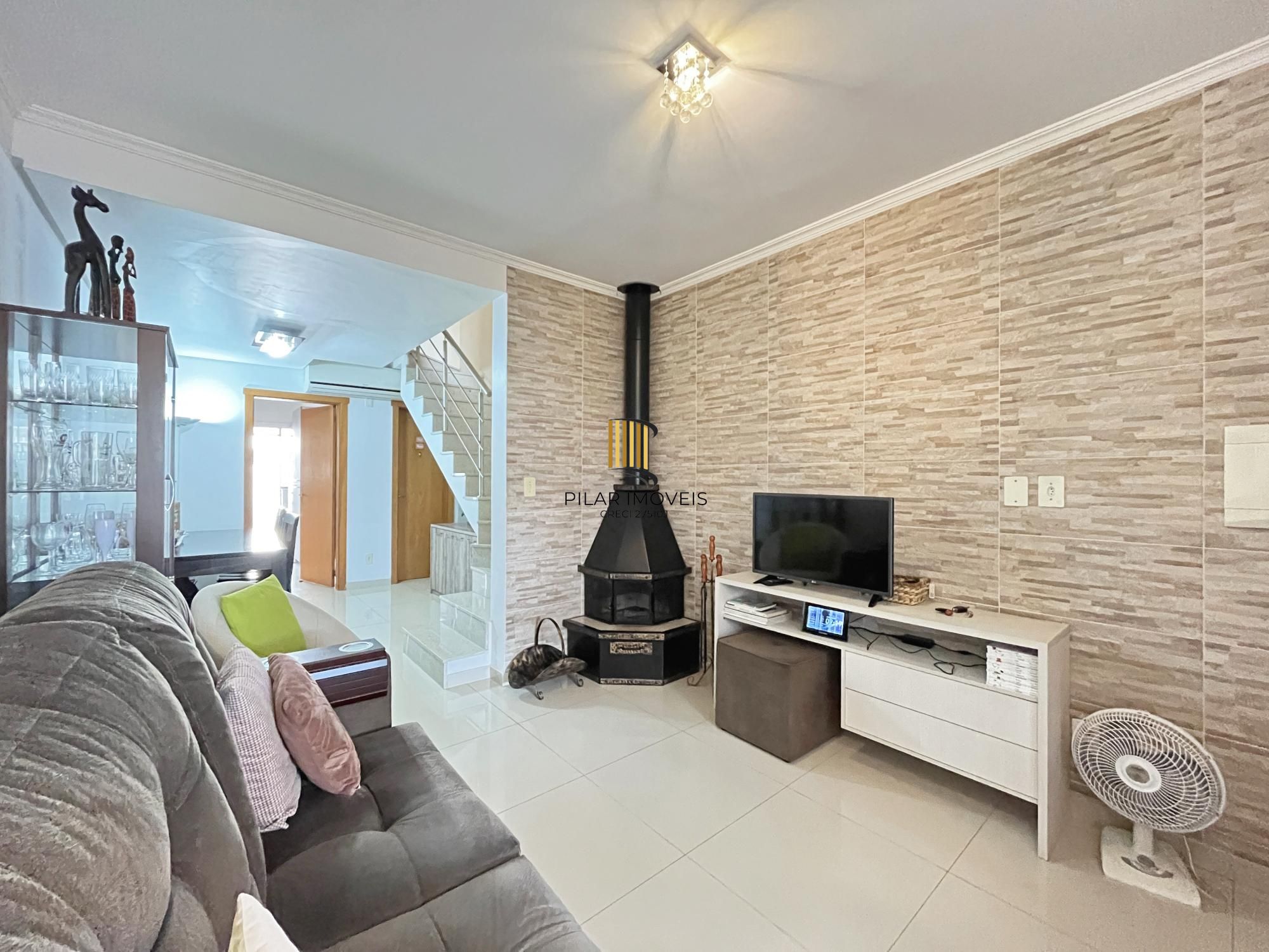 Casa 2 dormitórios no bairro Hípica