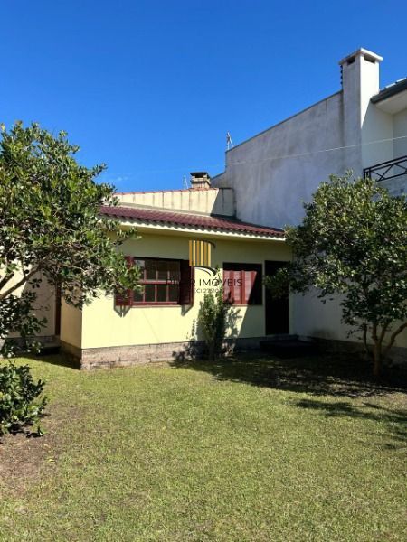Casa 5 dormitórios no bairro Zona Norte