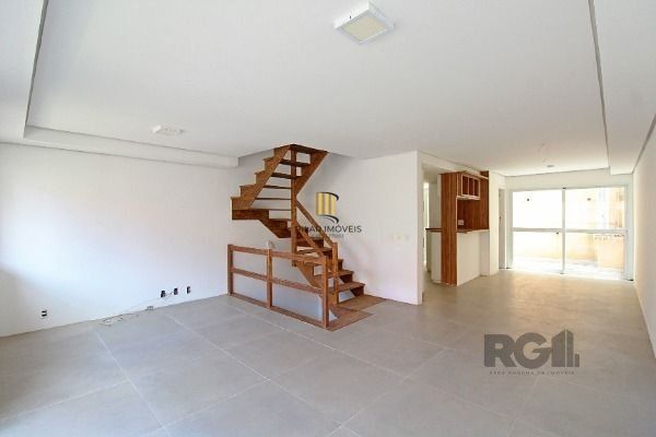 Casa Condominio em Porto Alegre, no bairro Pedra Redonda, com 3 dormitório(s), e 3 banheiros, à venda.