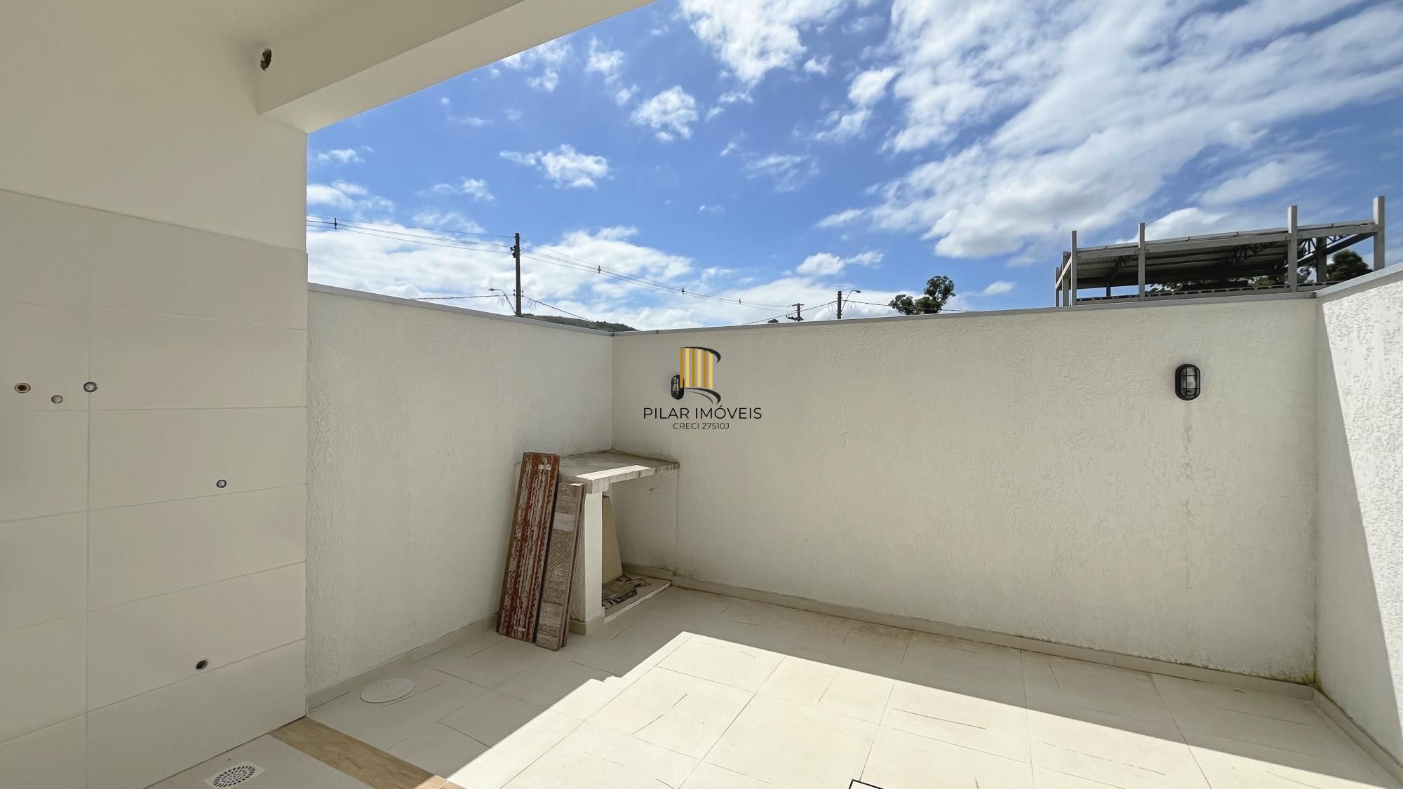 Casa em Porto Alegre, no bairro Hípica, com 3 dormitório(s), à venda.