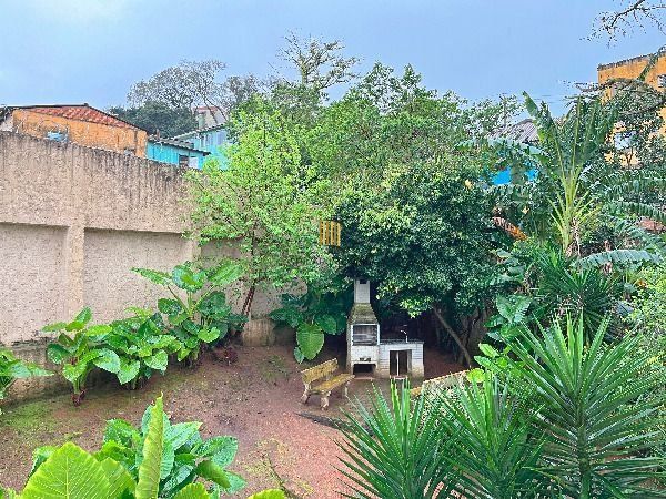 Casa Condominio em Porto Alegre, no bairro Teresópolis, com 2 dormitório(s), e 2 banheiros, à venda.