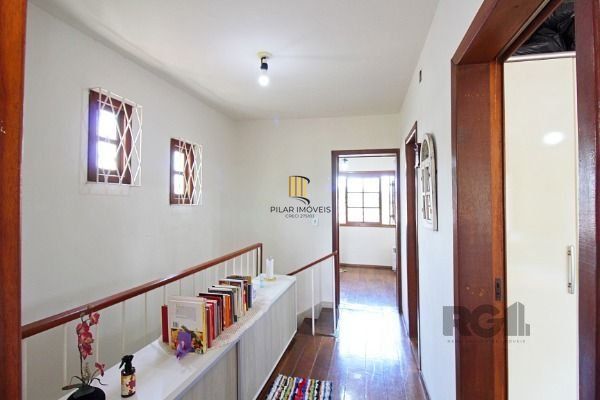 Casa em Porto Alegre, no bairro Serraria, com 3 dormitório(s), e 3 banheiros, à venda.