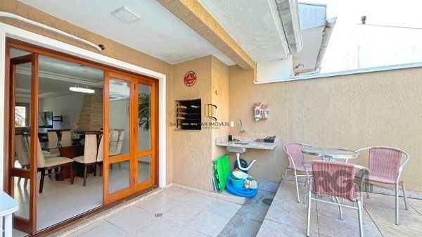 Casa em Porto Alegre, no bairro Hípica, com 3 dormitório(s), e 3 banheiros, à venda.