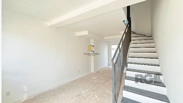 Casa em Porto Alegre, no bairro Vila Nova, com 2 dormitório(s), e 2 banheiros, à venda.