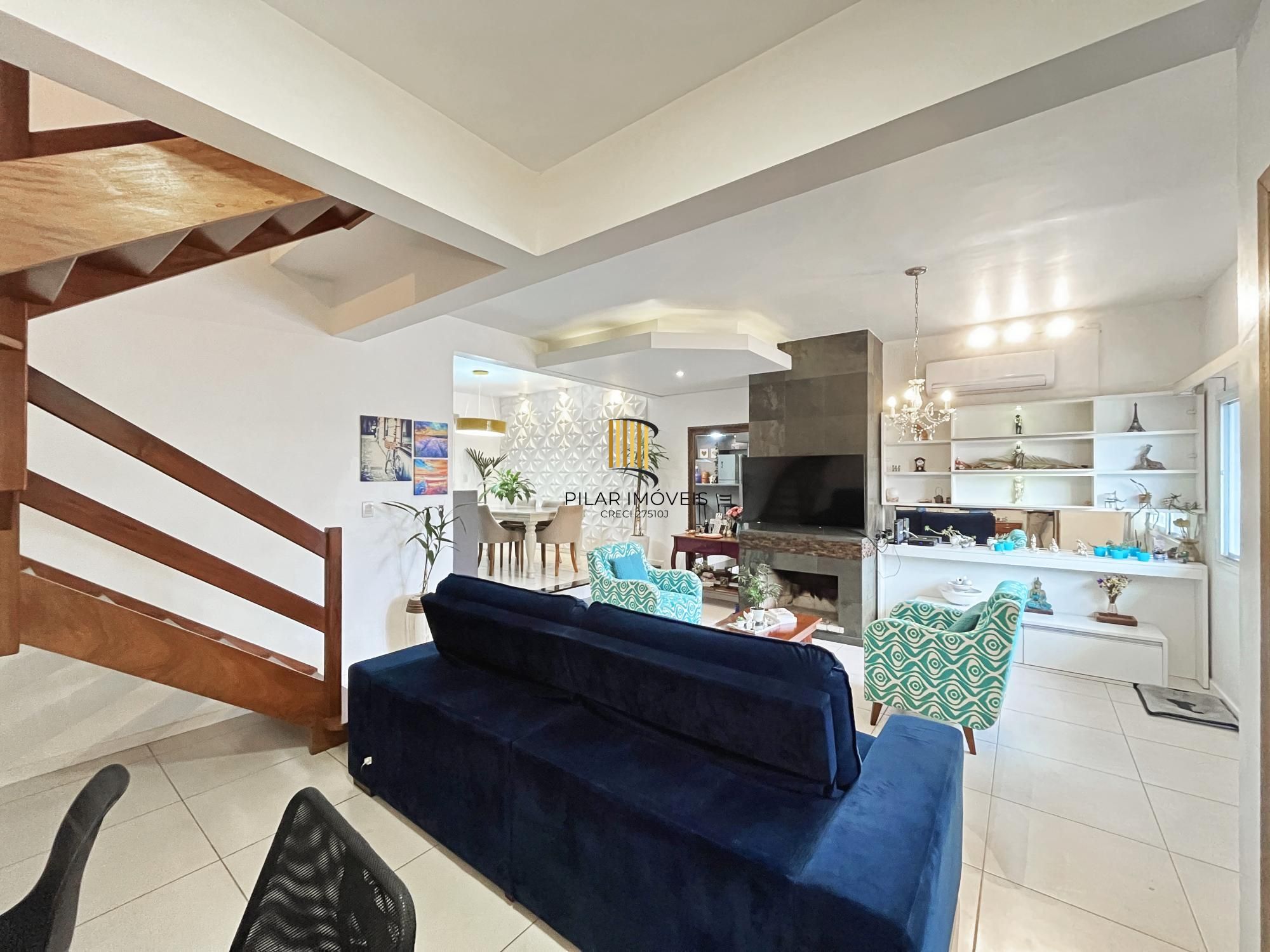 Casa 4 dormitórios no bairro Hípica