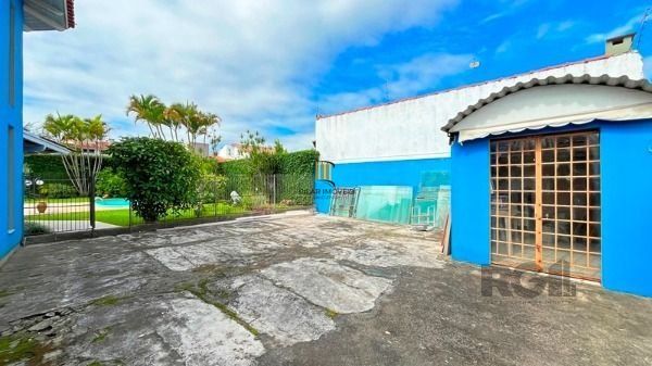 Casa em Porto Alegre, no bairro Ipanema, com 3 dormitório(s), à venda.