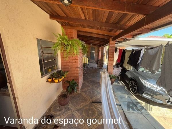 Casa 3 dormitórios no bairro Camaquã
