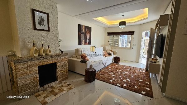 Casa em Porto Alegre, no bairro Hípica, com 3 dormitório(s), e 3 banheiros, à venda.
