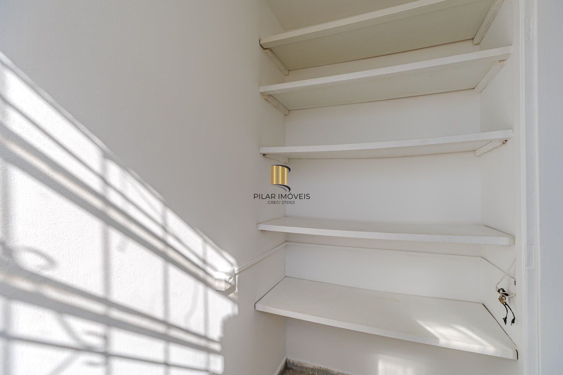 Apartamento com 2 dormitórios no Bairro Camaquã.