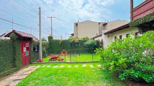 Casa para Venda - 235.64m², 3 dormitórios, sendo 1 suites, 3 vagas - Guarujá