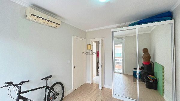 Casa em Porto Alegre, no bairro Hípica, com 3 dormitório(s), e 3 banheiros, à venda.