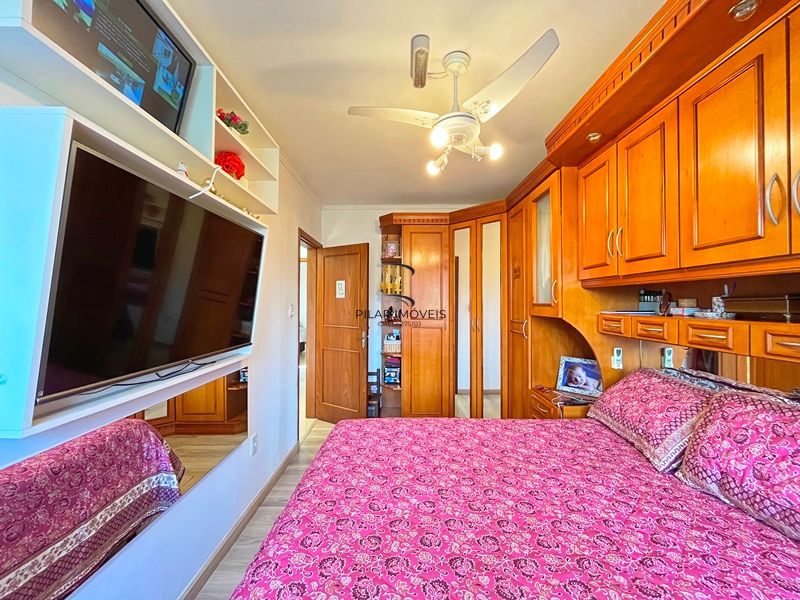 Ótima casa térrea com 4D, piscina e garagem fechada para 2 carros no Jardim Medianeira.