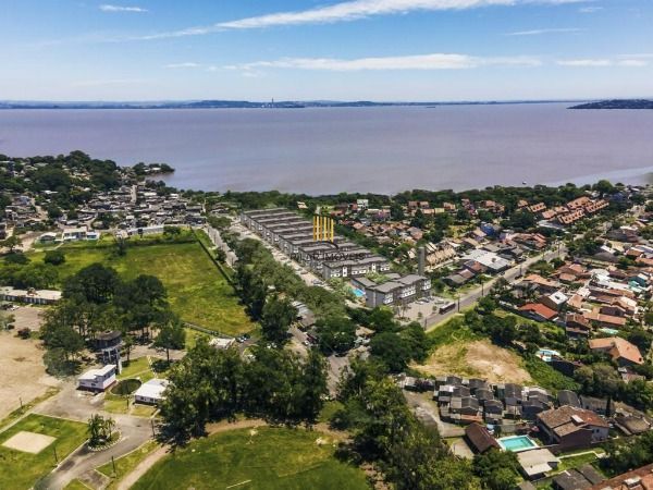Apartamento em Porto Alegre, no bairro Guarujá, com 2 dormitório(s), e 2 banheiros, à venda.