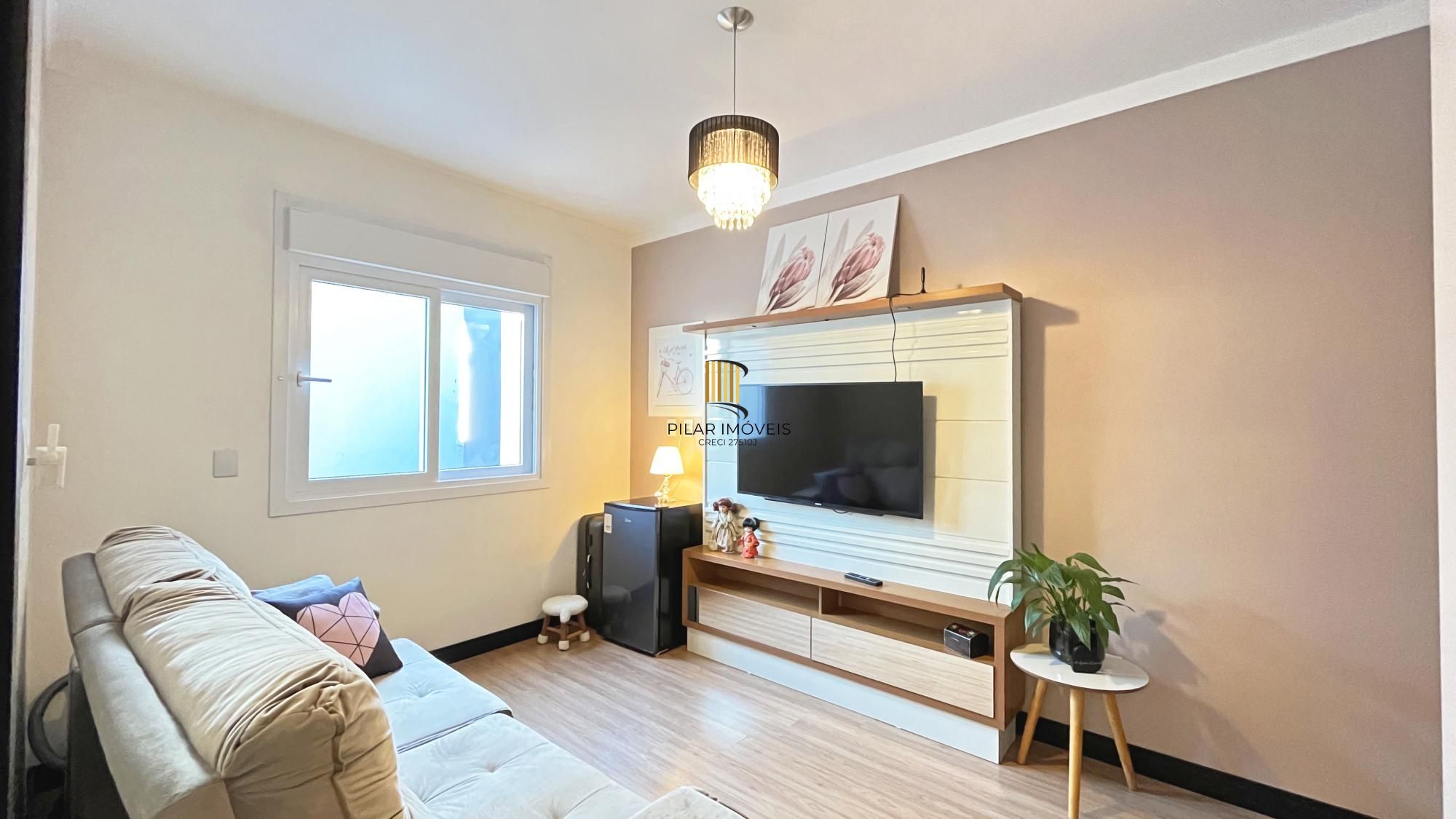 Casa à venda com 174m², 3 dormitórios, 3 suítes, 2 vagas, no bairro Hípica em Porto Alegre