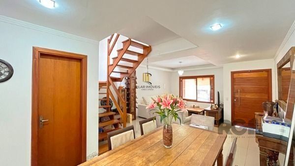 Casa em Porto Alegre, no bairro Tristeza, com 3 dormitório(s), e 3 banheiros, à venda.