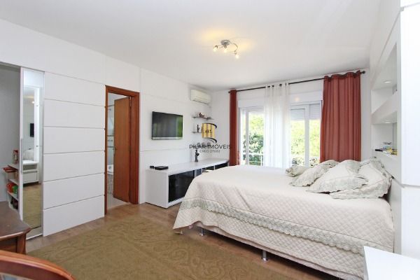 Casa para Venda - 236m², 5 dormitórios, sendo 4 suites, 2 vagas - Lagos De Nova Ipanema