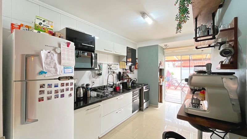 Casa 2 dormitórios no bairro Guarujá