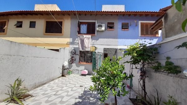 Casa para Venda - 73m², 2 dormitórios, 1 vaga - Hípica