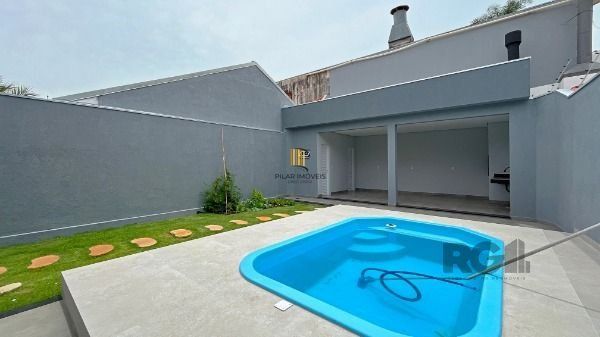 Casa em Porto Alegre, no bairro Ipanema, com 3 dormitório(s), à venda.