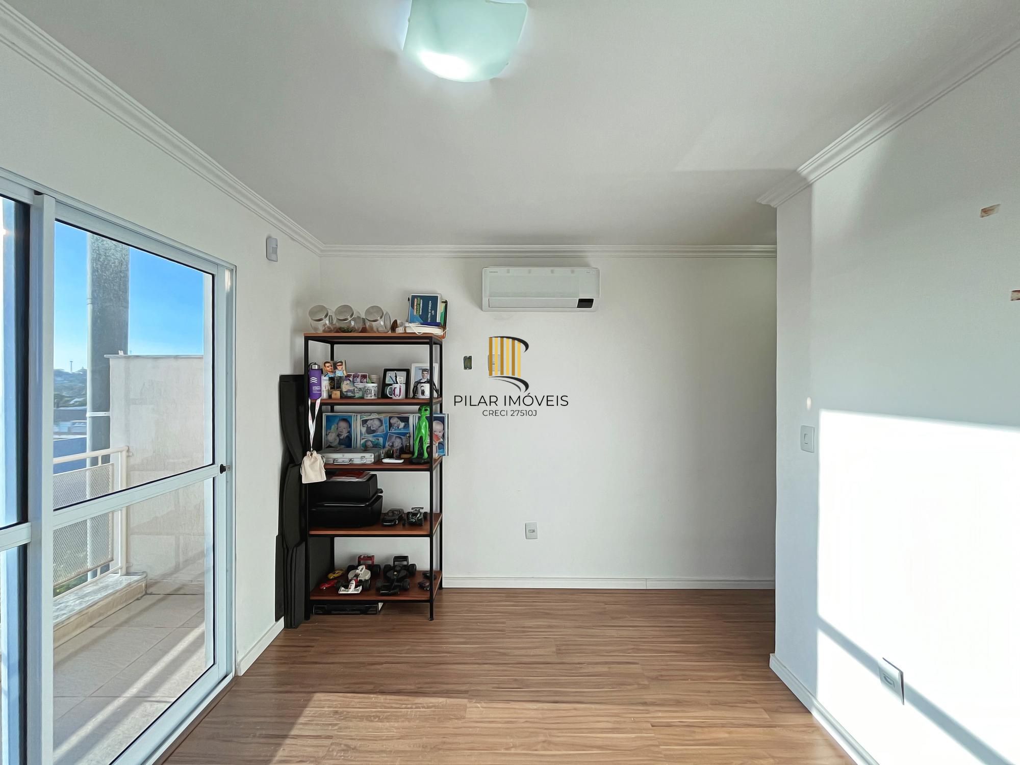 Casa 3 dormitórios no bairro Guarujá