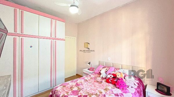 Casa em Porto Alegre, no bairro Medianeira, com 3 dormitório(s), e 3 banheiros, à venda.