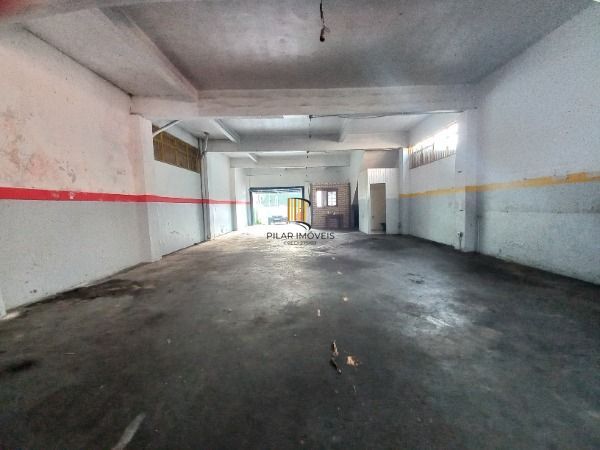 Predio em Porto Alegre, no bairro Glória, e 0 banheiros, à venda.