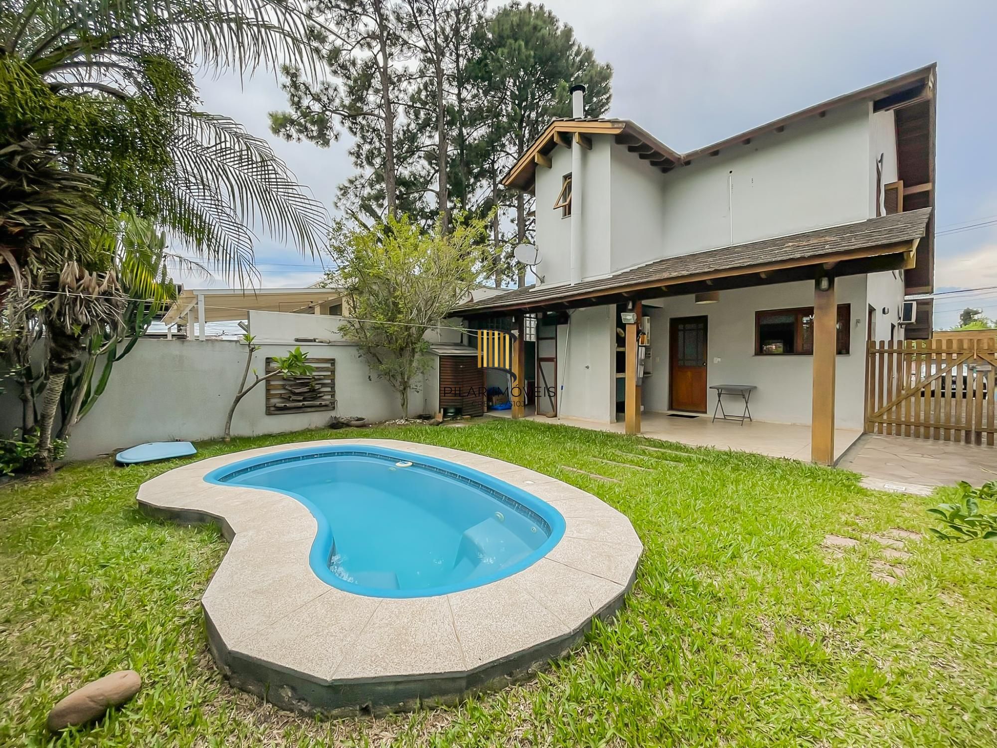 Casa 3 suítes com piscina em condomínio alto padrão na zona sul de Porto Alegre !