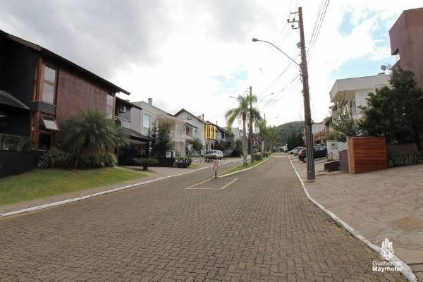 Casa de Condomínio 3 dormitórios no bairro Hípica