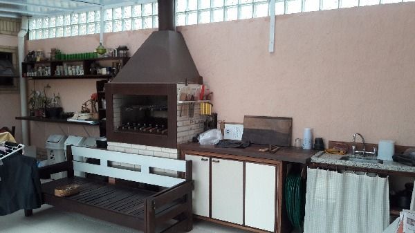 Casa para Venda - 300m², 3 dormitórios, sendo 3 suites, 4 vagas - Espirito Santo